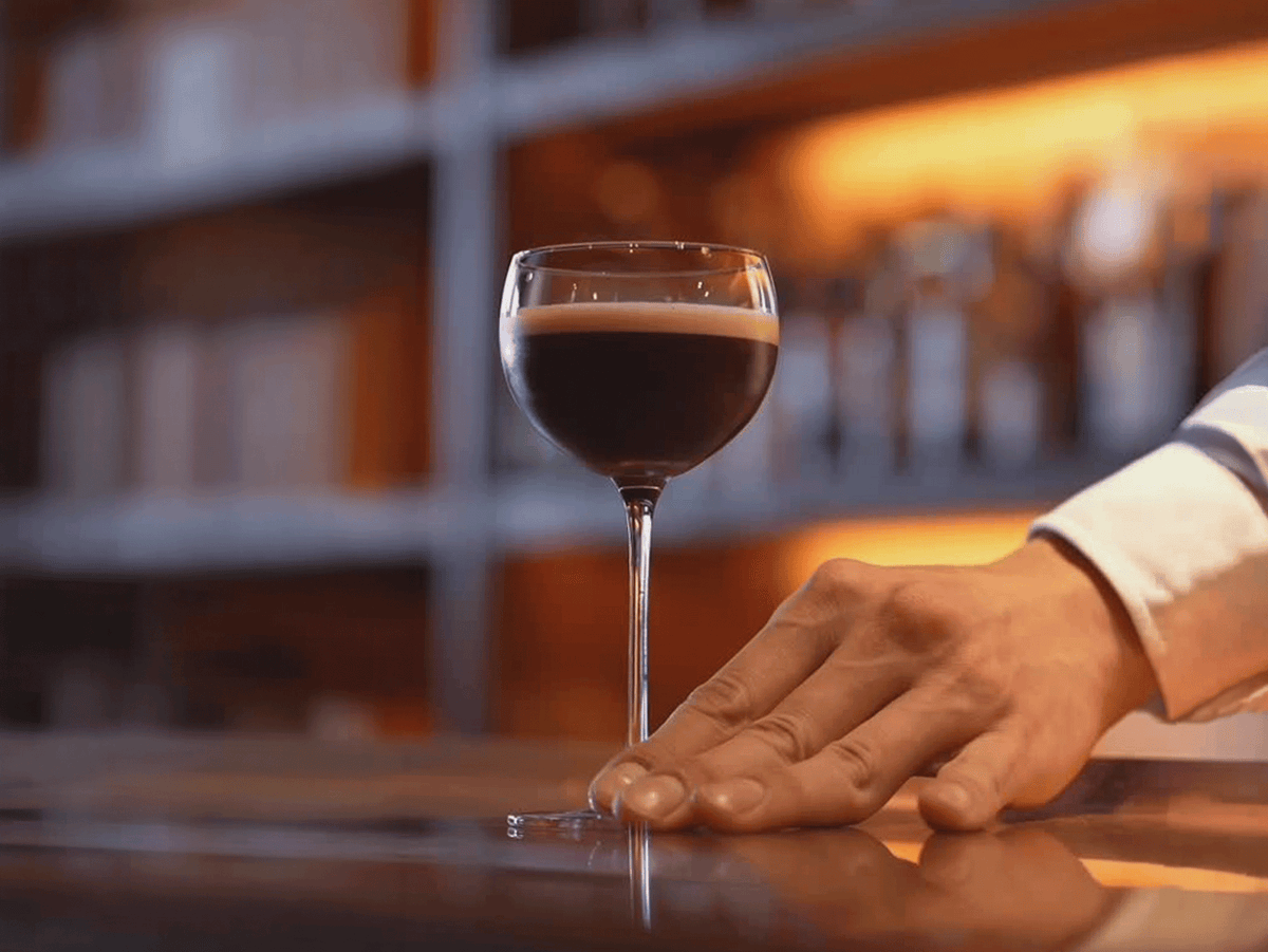 SIP AND GUZZLE MUSTACHE 使用イメージ